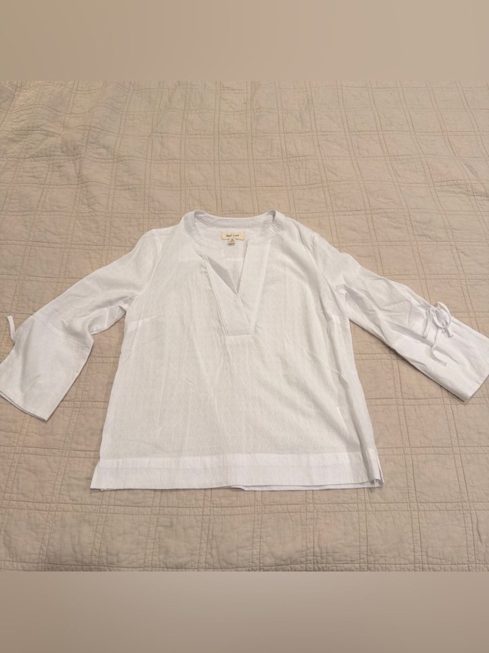 Land 'n Sea White 100% cotton V-Neck Top